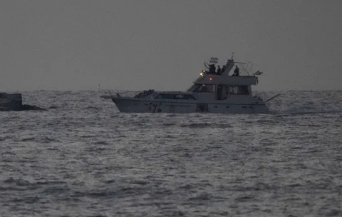 Pasukan angkatan laut Israel membawa kapal Global Sumud yang disita  menuju  pelabuhan Ashdod di Israel, Selasa (19/05/2026).