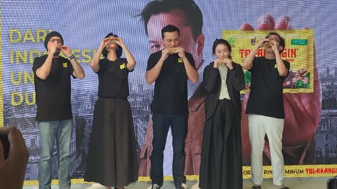 Simbolisasi peluncuran iklan terbaru Tolak Angin bertema &ldquo;Dari Indonesia untuk Dunia&rdquo;.