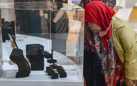 Perhiasan mewah yang dilelang terbuka pada acara Badan Pemulihan Aset (BPA) Kejaksaan RI Fair 2026 di Jakarta, Kamis (21/5/2026).