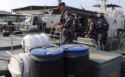 Tim gabungan TNI AL dan Bea Cukai menindak dua kapal pengangkut ballpress ilegal di perairan Sumatera Utara pada Rabu (20/05/2026).