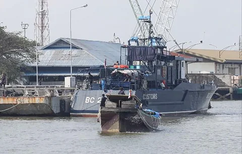 Tim gabungan TNI AL dan Bea Cukai menindak dua kapal pengangkut ballpress ilegal di perairan Sumatera Utara pada Rabu (20/05/2026).