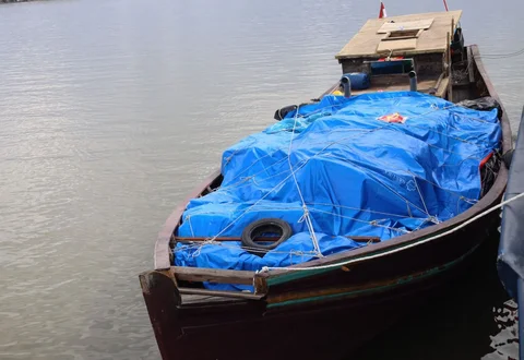 Kapal pengangkut ballpress ilegal di perairan Sumatera Utara pada Rabu (20/05/2026).