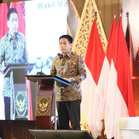 Wamendagri Wiyagus Tekankan Penguatan Demokrasi untuk Dukung Pembangunan Menuju Indonesia Emas 2045