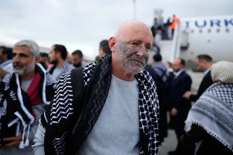 Para aktivis dari Global Sumud Flotilla saat tiba di Bandara Istanbul, Istanbul, Turki, Kamis (21/05/2026).
