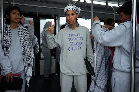 Para aktivis dari Global Sumud Flotilla aat tiba di Bandara Istanbul, Istanbul, Turki, Kamis (21/05/2026).