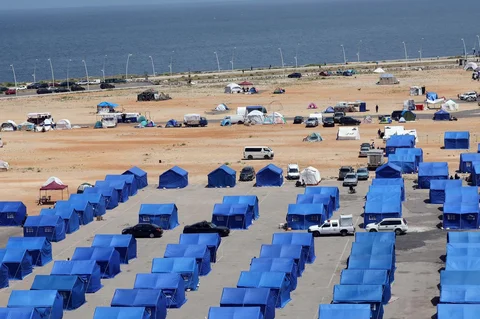 Tenda-tenda biru bantuan pemerintah Lebanon untuk menampung warga yang mengungsi dari pinggiran selatan Beirut dan Lebanon selatan akibat serangan Israel di Beirut, Jumat (22/05/2026).