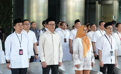 (kiri ke kanan) Direktur Human Capital Management Telkomsel Indrawan Ditapradana , Direktur Utama Telkomsel Nugroho, Direktur Utama Telkom Dian Siswarini, Direktur Human Capital Management Telkom Willy Saelan pada kegiatan seremonial penyerahan hewan kurban di Vertical Garden Telkom Hub, Jumat (22/5/2026).