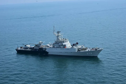 Prajurit TNI Angkatan Laut dan Pakistan Navy melaksanakan Latihan Bersama &ldquo;TEMAN E BAHR&rdquo; di perairan Jakarta dan Laut Jawa, Jumat (22/5/2026).