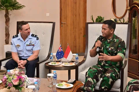 Kaskoopsudnas Purwoko Marsda TNI Aji Prabowo mewakili Pangkoopsudnas menerima kunjungan kehormatan Air Commander Australia Harvey Reynolds dalam agenda Air Staff Talks 2026 di VIP Room Pandawa Lanud Halim Perdanakusuma, Kamis (21/5/2026), g