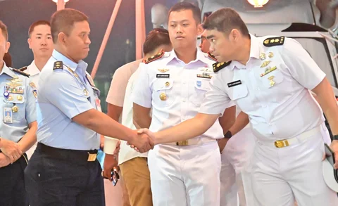 Kaskoopsudnas Marsda TNI Purwoko Aji Prabowo mewakili Kasau M. Tonny Harjono menghadiri Reception on Board Kapal JS Ikazuchi yang dipimpin Commander Nobukazu Ryuso di Dermaga 107 Pelabuhan Tanjung Priok, Jumat (22/5/2026)