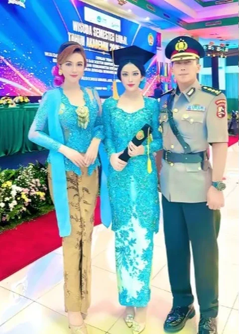 Cantik dan Berprestasi, Putri Heni Tania dan Kombes Slamet Riyadi Lulus Cumlaude