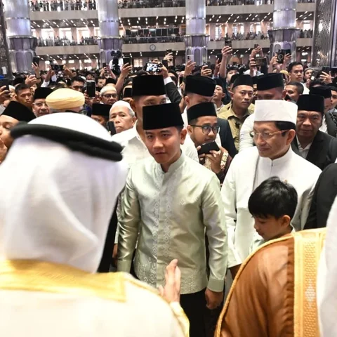Gibran Salat Iduladha di Masjid Istiqlal