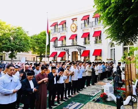 prabowo salat idul adha di paris