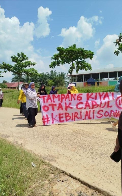 Diduga Lecehkan 2 Guru Wanita, Pimpinan Pesantren di Lahat Diusir Warga