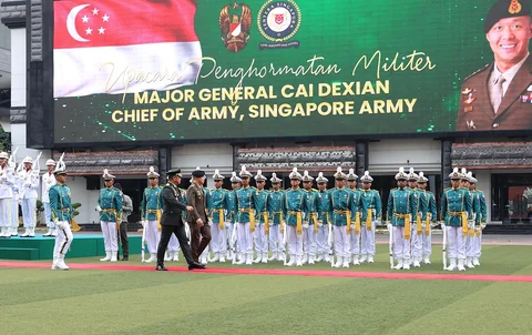 Kasad Jenderal TNI Maruli Simanjuntak menerima kunjungan kehormatan Chief of Army Singapore Army Mayor Jenderal Cai Dexian di Markas Besar Angkatan Darat, Jakarta, Senin (4/5/2026).