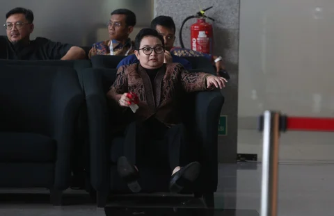 Plt Bupati Cilacap, Ammy Amalia Fatma Surya saat memenuhi panggilan KPK di  Gedung Merah Putih KPK, Jakarta, Selasa (05/05/2026).