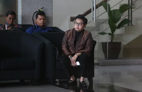 Plt Bupati Cilacap, Ammy Amalia Fatma Surya saat memenuhi panggilan KPK di  Gedung Merah Putih KPK, Jakarta, Selasa (05/05/2026).