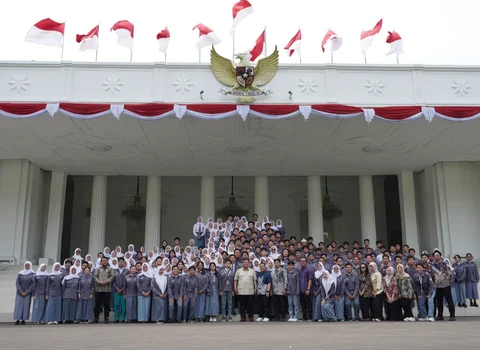 pelajar masuk istana
