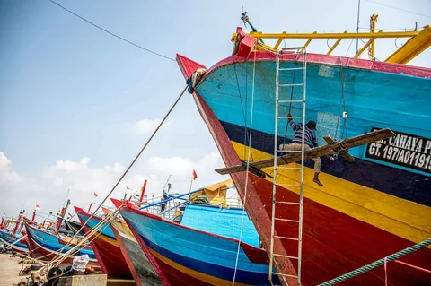 Kapal-kapal nelayan berlabuh di pelabuhan Juwana, Pati,  Jawa Tengah, Rabu *06/05/2026).