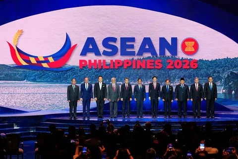 Dari kiri, Sekretaris Tetap Kementerian Luar Negeri Myanmar U Hau Khan Sum, Perdana Menteri Malaysia Anwar Ibrahim, Perdana Menteri Thailand Anutin Charnvirakul, Perdana Menteri Timor Timur Xanana Gusmao, Perdana Menteri Vietnam Le Minh Hung, Presiden Filipina Ferdinand Marcos Jr., Perdana Menteri Singapura Lawrence Wong, Sultan Brunei Hassanal Bolkiah, Presiden Indonesia Prabowo Subianto, Perdana Menteri Kamboja Hun Manet, dan Perdana Menteri Laos Sonexay Siphandone berpose untuk foto bersama selama upacara pembukaan KTT ASEAN ke-48 dan Pertemuan Terkait di Cebu, Filipina pada Jumat (08/05/2026).