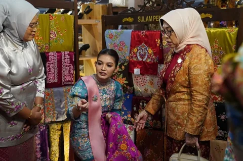 Selvi Gibran Rakabuming Raka saat membuka kegiatan  HUT ke-80 Persit Kartika Chandra Kirana bertema &ldquo;Persit Bisa&rdquo; di Balai Kartini, Kamis (7/5/2026),