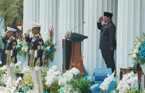 Presiden Prabowo Subianto  saat memimpin upacara peringatan Hari Lahir Pancasila di Lapangan Gedung Pancasila, kompleks Kementerian Luar Negeri, Jakarta, Senin (01/06/2026).