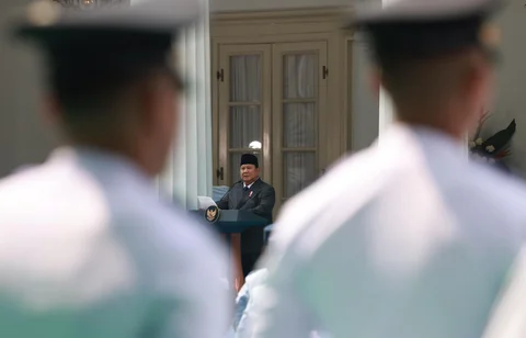 Presiden Prabowo Subianto menyampaikan pidatonya saat upacara peringatan Hari Lahir Pancasila di Lapangan Gedung Pancasila, kompleks Kementerian Luar Negeri, Jakarta, Senin (01/06/2026).