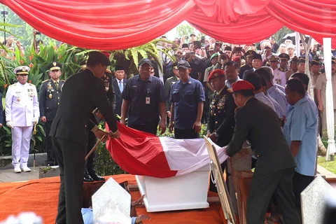 Upacara pemakaman mantan Menteri Pertahanan Ryamizard Ryacudu di Taman Makam Pahlawan (TMP) Kalibata, Jakarta, Senin (1/6/2026).