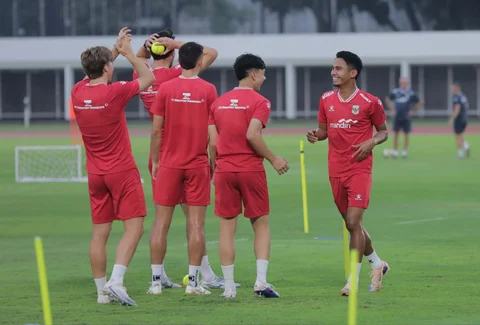 Timnas Indonesia menjalani pemusatan latihan (Training Camp) di Stadion Madya, Senayan, Jakarta,Senin (1/6/2026).