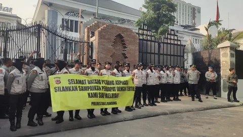Mahasiswa Kepung DPRD Jabar, Desak Turunkan Harga BBM hingga Reforma Agraria
