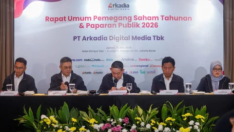 Jajaran Dewan Komisaris dan Direksi PT Arkadia Digital Media saat pelaksanaan Rapat Umum Pemegang Saham Tahunan (RUPST) Perseroan di Hotel Kimaya Slipi, Jakarta, Jumat (12/6/2026).