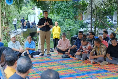 Jajaran Kementerian Koordinator Bidang Infrastruktur dan Pembangunan Kewilayahan bersama pemerintah daerah meninjau lokasi usulan pembangunan Sekolah Rakyat di Desa Penakalan, Kabupaten Sambas, Kalimantan Barat, Jumat (5/6/2026).