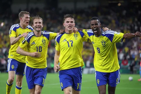 Pemain Swedia l Viktor Gyokeres (17)  melakukan selebrasi bersama rekan-rekannya setelah mencetak gol dalam pertandingan sepak bola Grup F Piala Dunia antara Swedia dan Tunisia di Guadalupe, dekat Monterrey, Meksiko, Minggu (14/06/2026).