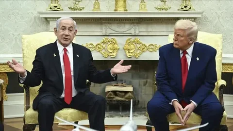 Presiden Amerika Serikat (AS) dan Perdana Menteri Israel, Benjamin Netanyahu, di Gedung Putih pada Senin (7/4/2025). (Dok. Pool via AP)