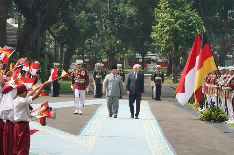 Prabowo Sambut Kedatangan Presiden Jerman Steinmeier dengan Upacara Kenegaraan dan 120 Pasukan Berkuda