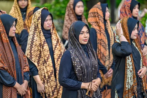 Para siswa mengikuti pawai menyambut tahun baru Islam bulan Muharram di Banda Aceh. Selasa (16/06/2026).