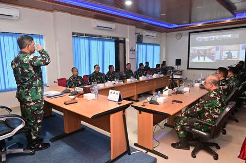 Kepala Staf Komando Operasi Udara Nasional (Kaskoopsudnas) Marsda TNI Purwoko Aji Prabowo membuka Latihan Kesiagaan II Kodau III &ldquo;Maleo Perkasa&rdquo; Tahun Anggaran 2026 di Makoopsudnas, Halim Perdanakusuma, Jakarta Timur, Senin (15/6/2026).