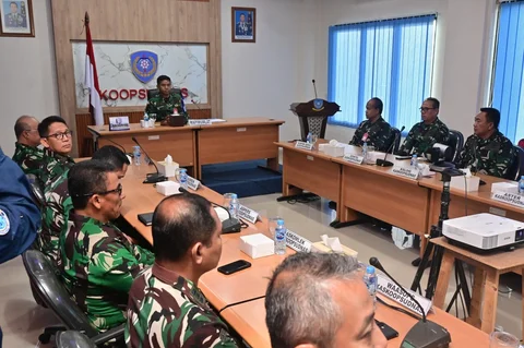Kepala Staf Komando Operasi Udara Nasional (Kaskoopsudnas) Marsda TNI Purwoko Aji Prabowo membuka Latihan Kesiagaan II Kodau III &ldquo;Maleo Perkasa&rdquo; Tahun Anggaran 2026 di Makoopsudnas, Halim Perdanakusuma, Jakarta Timur, Senin (15/6/2026).