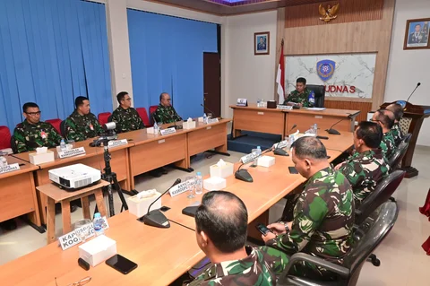 Kepala Staf Komando Operasi Udara Nasional (Kaskoopsudnas) Marsda TNI Purwoko Aji Prabowo membuka Latihan Kesiagaan II Kodau III &ldquo;Maleo Perkasa&rdquo; Tahun Anggaran 2026 di Makoopsudnas, Halim Perdanakusuma, Jakarta Timur, Senin (15/6/2026).