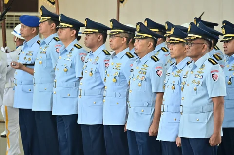 Pengukuhan peningkatan tiga pangkalan udara (Lanud) dari tipe C menjadi tipe B di GOR Antarikshe Makodau I Halim Perdanakusuma, Jakarta, Senin (15/6/2026).
