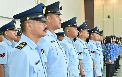 Pengukuhan peningkatan tiga pangkalan udara (Lanud) dari tipe C menjadi tipe B di GOR Antarikshe Makodau I Halim Perdanakusuma, Jakarta, Senin (15/6/2026).