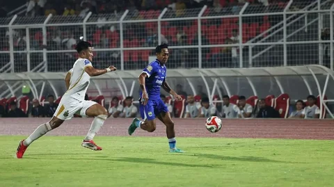 Bhayangkara FC vs Persib Bandung di BRI Super League 2025/2026.