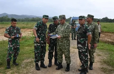 Kaskoopsudnas Marsda TNI Purwoko Aji Prabowo melaksanakan kunjungan kerja ke Lanud Haluoleo Kendari, Sulawesi Tenggara, Selasa (16/6/2026), untuk meninjau kesiapan operasi satuan, perkembangan fasilitas, serta memperkuat pembinaan olahraga Modern Pentathlon Indonesia (MPI) melalui pelantikan Ketua MPI Sulawesi Tenggara periode 2026-2030.