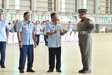 Panglima Komando Operasi Udara Nasional (Pangkoopsudnas) Marsdya TNI Minggit Tribowo menghadiri peresmian Skadron Udara 18 Wing Udara 1.1 Angkut di Lanud Halim Perdanakusuma, Jakarta, Kamis (18/6/2026).