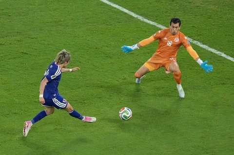 Pemain Jepang Junya Ito mencetak gol ketiga timnya melawan Tunisia dalam pertandingan sepak bola Grup F Piala Dunia di Guadalupe, dekat Monterrey, Meksiko, Sabtu (20/06/2026).