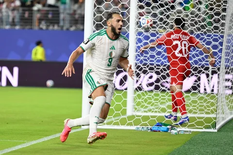 Pemain Aljazair Amine Gouiri melakukan selebrasi  setelah mencetak gol kedua timnya melawan Yordania selama pertandingan sepak bola Grup J Piala Dunia di Santa Clara, California, dekat San Francisco, Senin (22/062026).