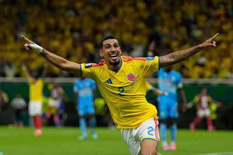 Pemain Kolombia Daniel Munoz melakukan selebrai usai ah mencetak gol pembuka timnya selama pertandingan sepak bola Grup K Piala Dunia antara Kolombia dan Kongo di Zapopan, dekat Guadalajara, Meksiko, Selasa (23/06/2026).
