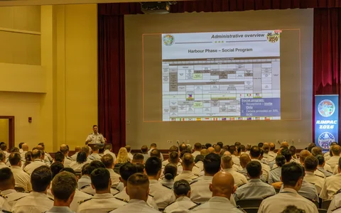 Personel TNI Angkatan Laut bersama kontingen Indonesia mengikuti Opening Brief Latihan Multilateral Rim of the Pacific (RIMPAC) 2026 di Ford Island Conference Center, Hawaii, Amerika Serikat, kamis (26/06/2026).