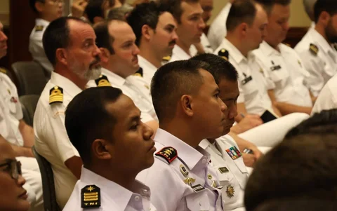 Personel TNI Angkatan Laut bersama kontingen Indonesia mengikuti Opening Brief Latihan Multilateral Rim of the Pacific (RIMPAC) 2026 di Ford Island Conference Center, Hawaii, Amerika Serikat, kamis (26/06/2026).