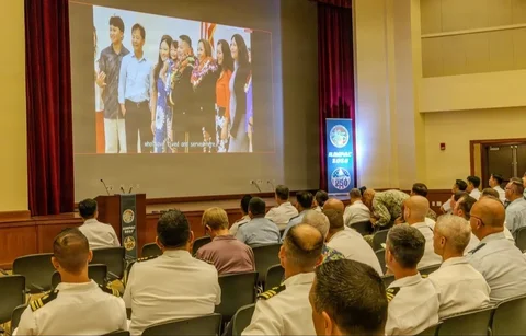 Personel TNI Angkatan Laut bersama kontingen Indonesia mengikuti Opening Brief Latihan Multilateral Rim of the Pacific (RIMPAC) 2026 di Ford Island Conference Center, Hawaii, Amerika Serikat, kamis (26/06/2026).